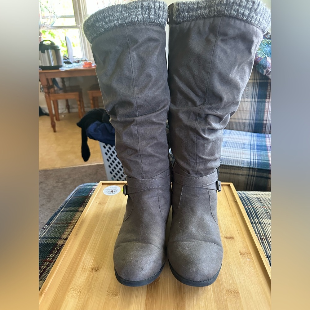 Torrid Size 10 Gray Boots